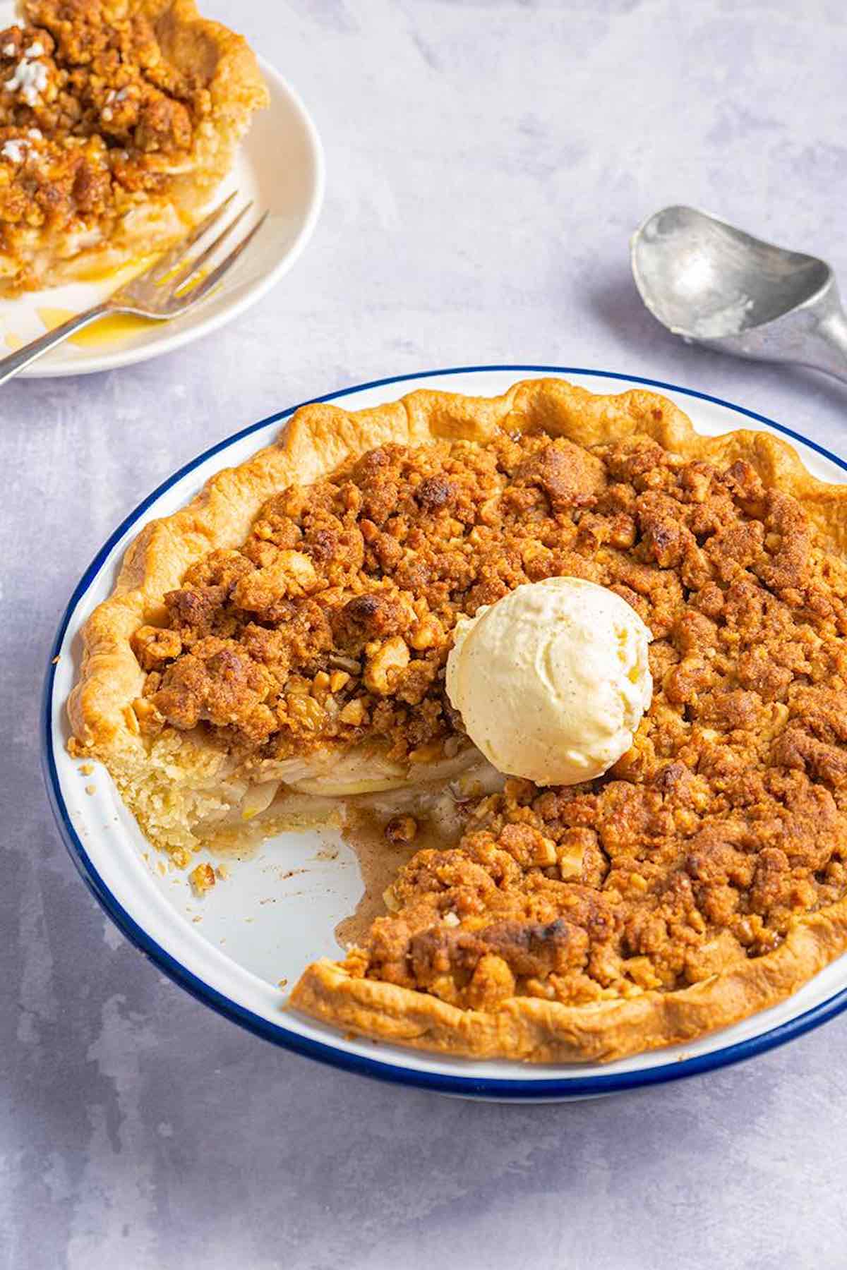 apple pie with crumb topping.