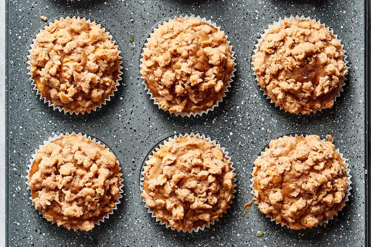 healthy apple muffins.
