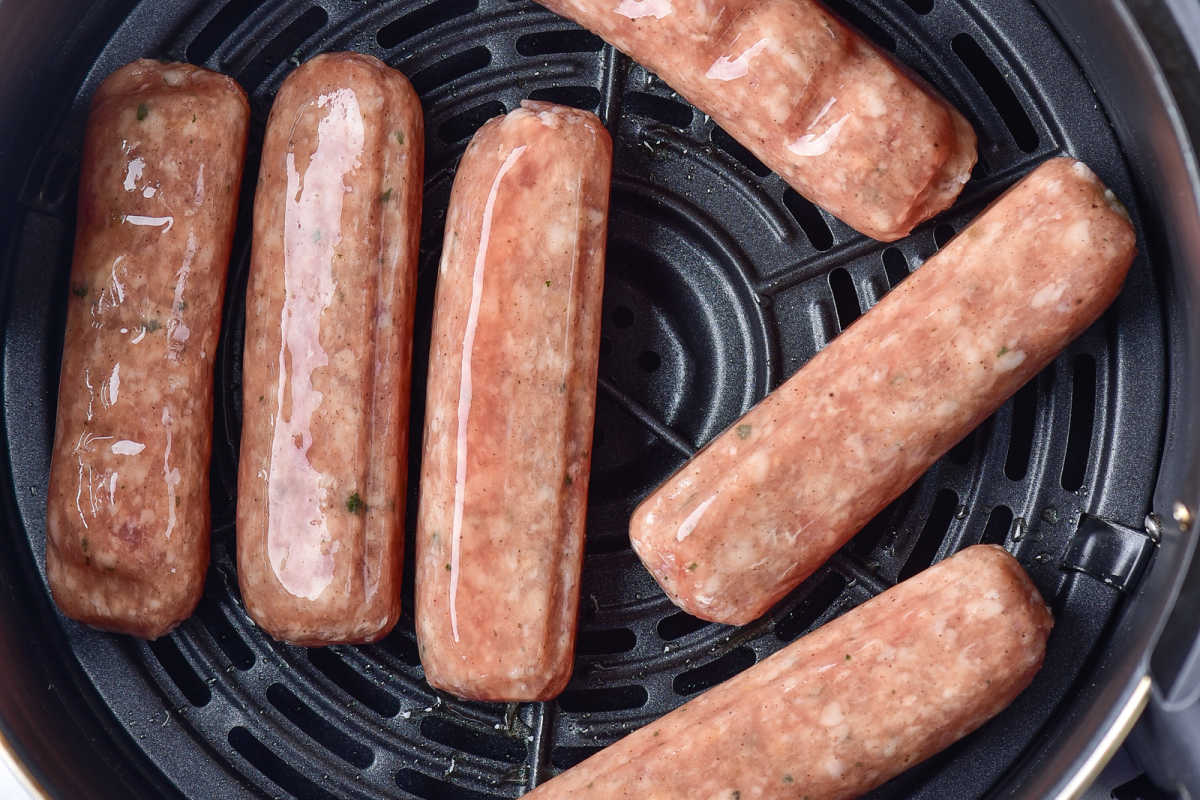 how to cook brats in the air fryer.