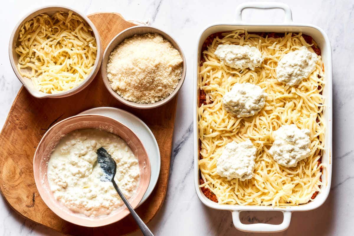 adding cottage cheese to lasagna.