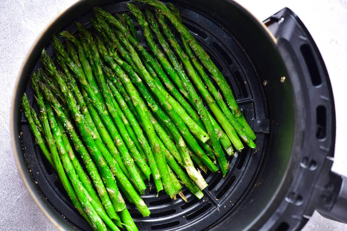 how to cook asparagus in air fryer.