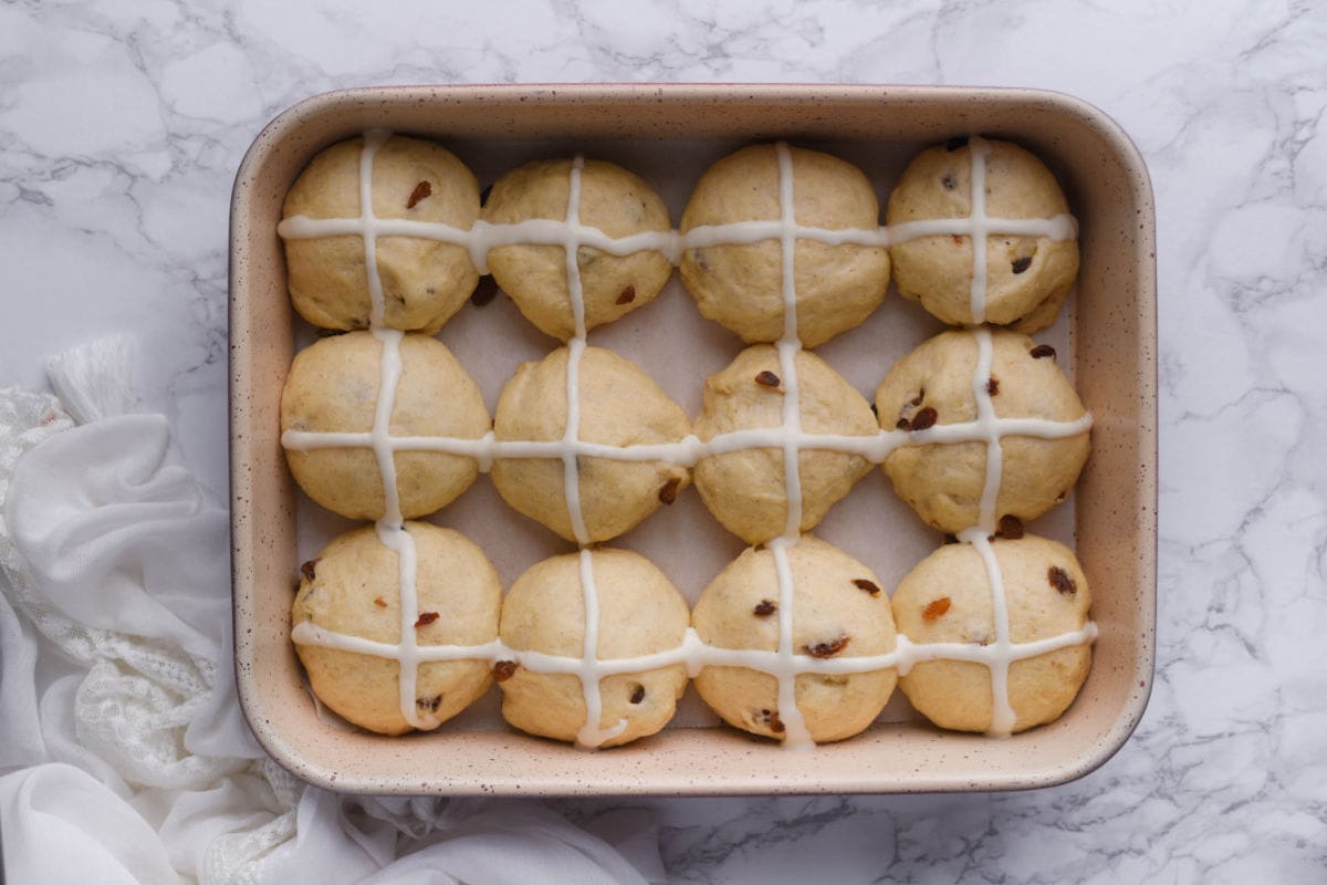 how to make hot cross buns.