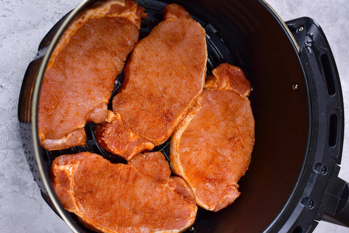 Boneless pork chop in air outlet fryer