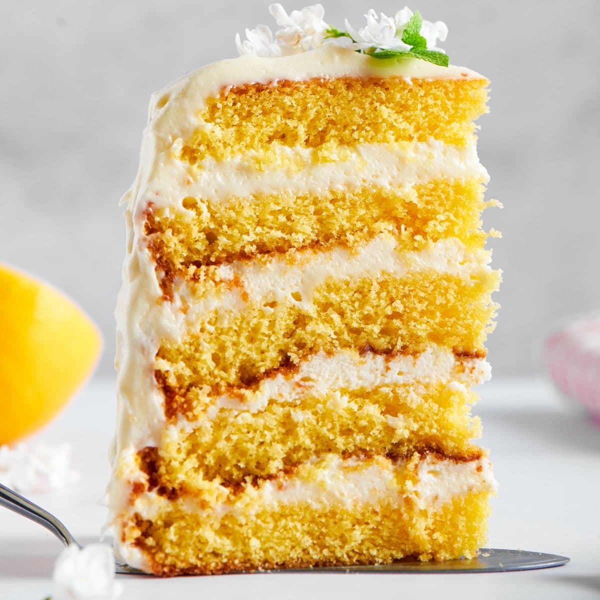 https://thebigmansworld.com/wp-content/uploads/2023/04/vegan-lemon-cake-recipe.jpg