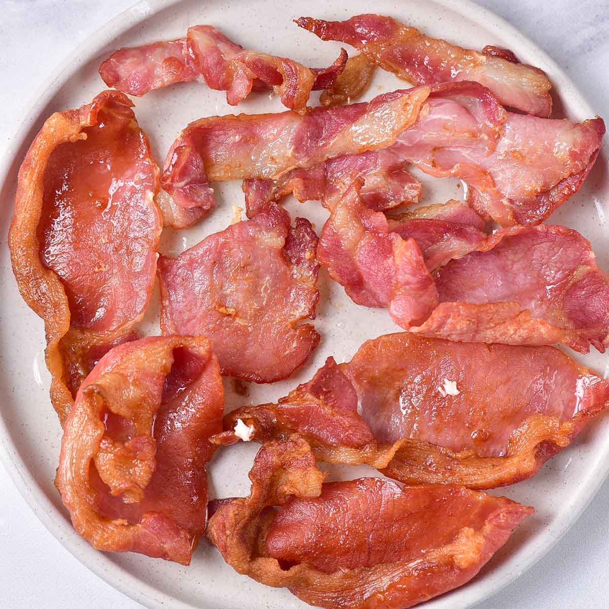https://thebigmansworld.com/wp-content/uploads/2023/07/air-fryer-bacon-recipe.jpg