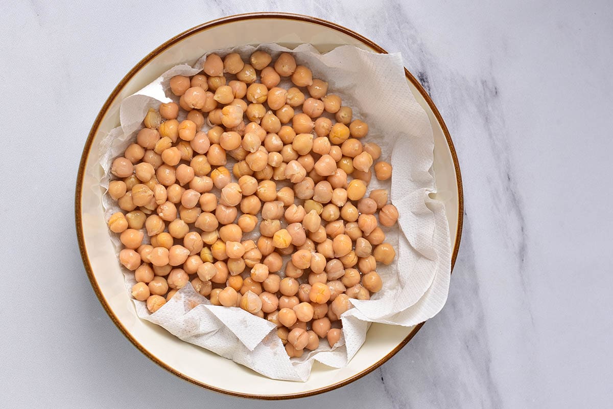 chickpeas in bowl.