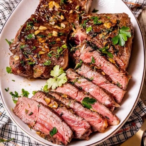 Sirloin Steak Recipe {Juicy & Tender} - The Big Man's World