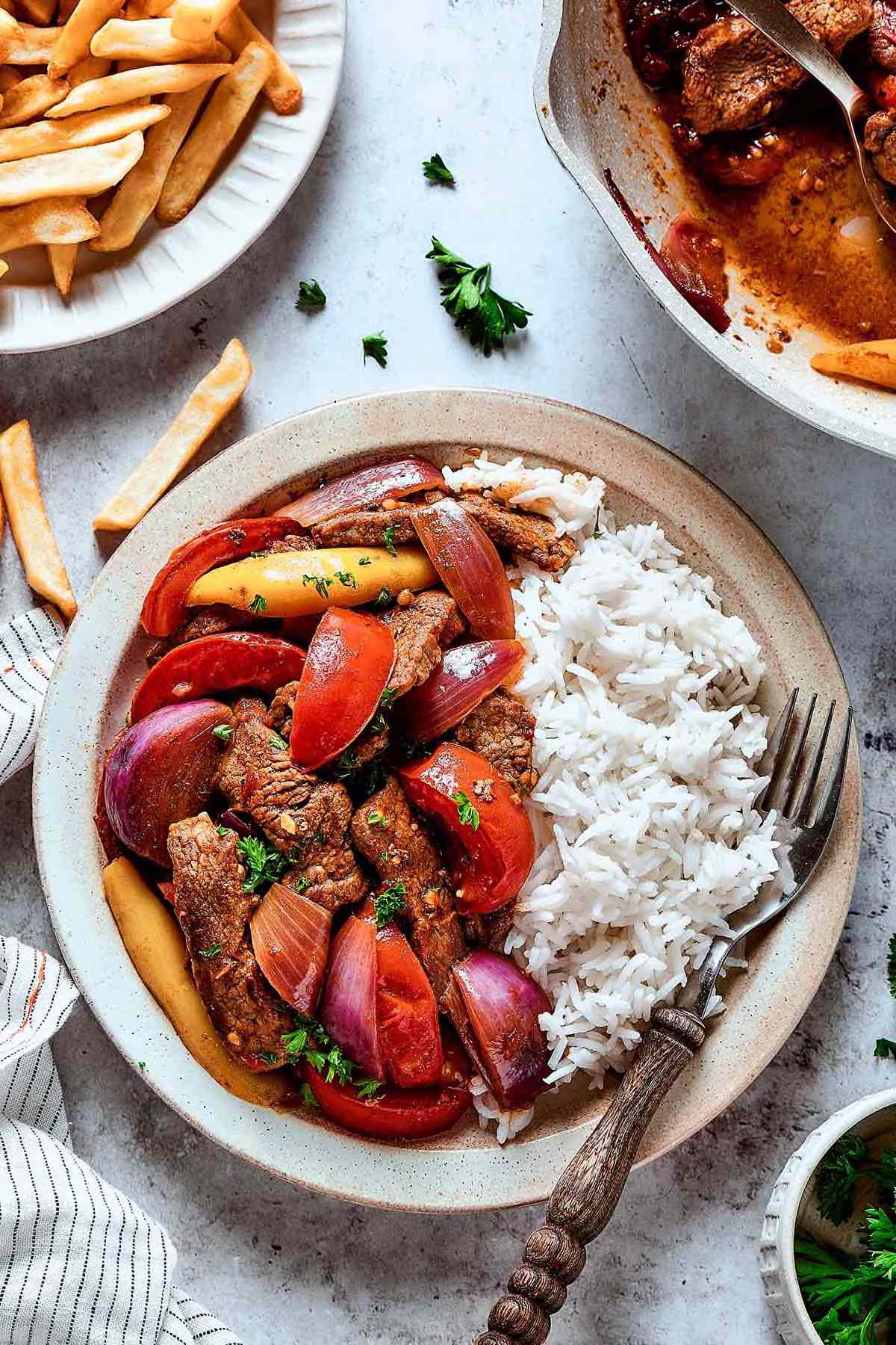 lomo saltado.