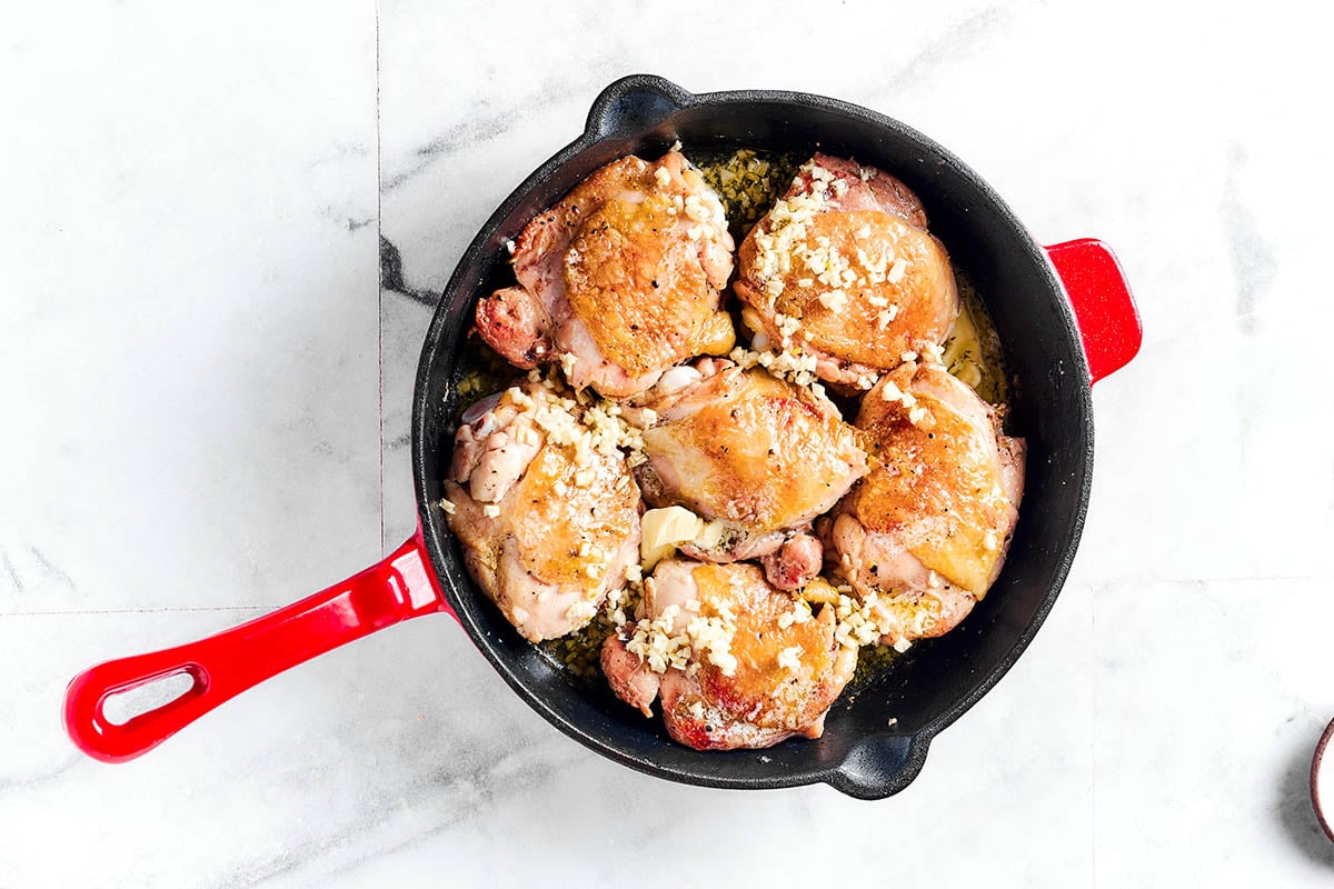 how to cook chicken thighs in the cast iron.