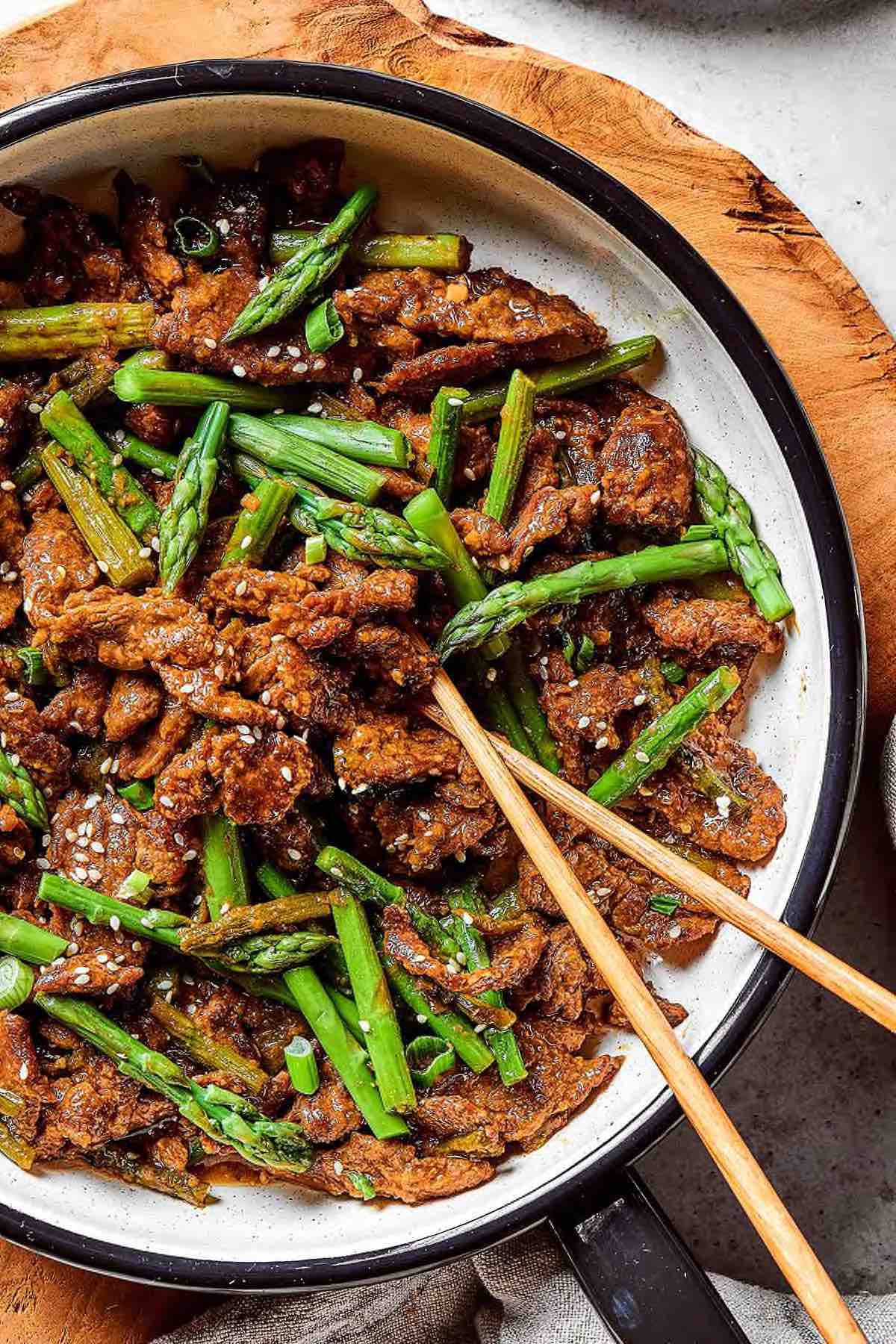 A Mouthwatering Delight: Shaved Steak Stir Fry in 20 Minutes - Rowdy