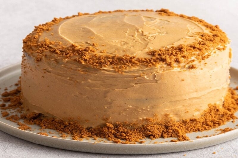 frosted biscoff cake.
