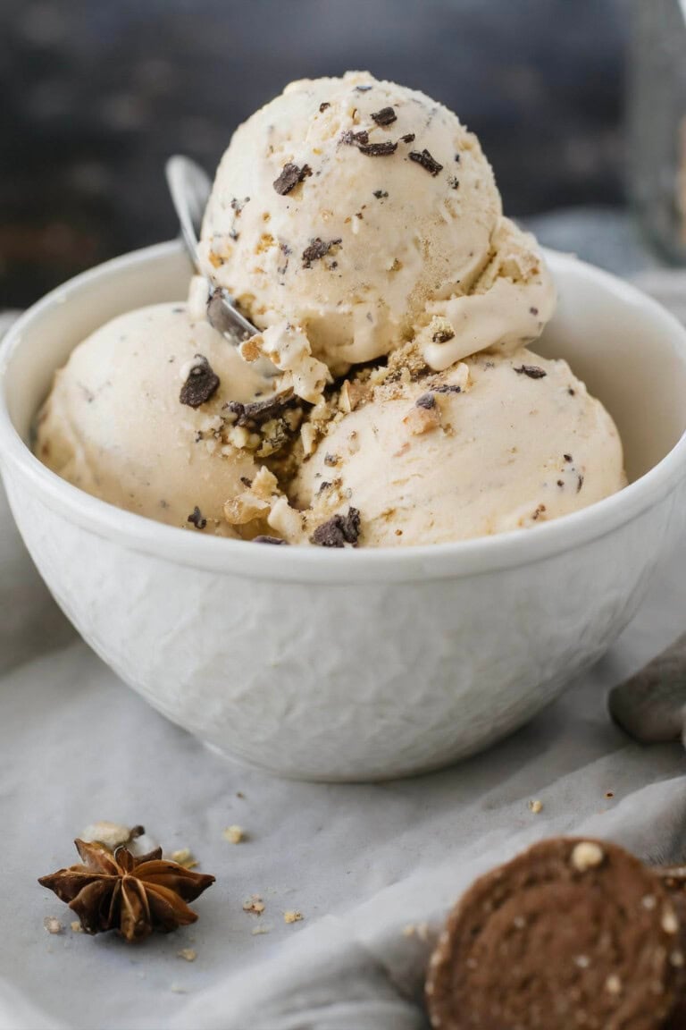 4-Ingredient Cookie Dough Ice Cream {No churn} - The Big Man's World