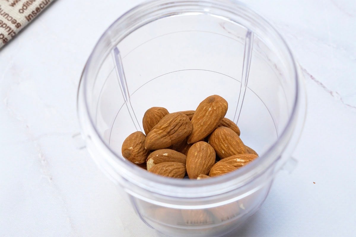 roasted almonds in a blender.
