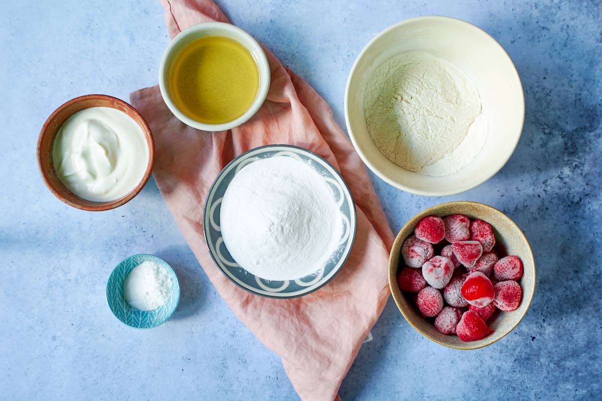 vegan strawberry cake ingredients. 
