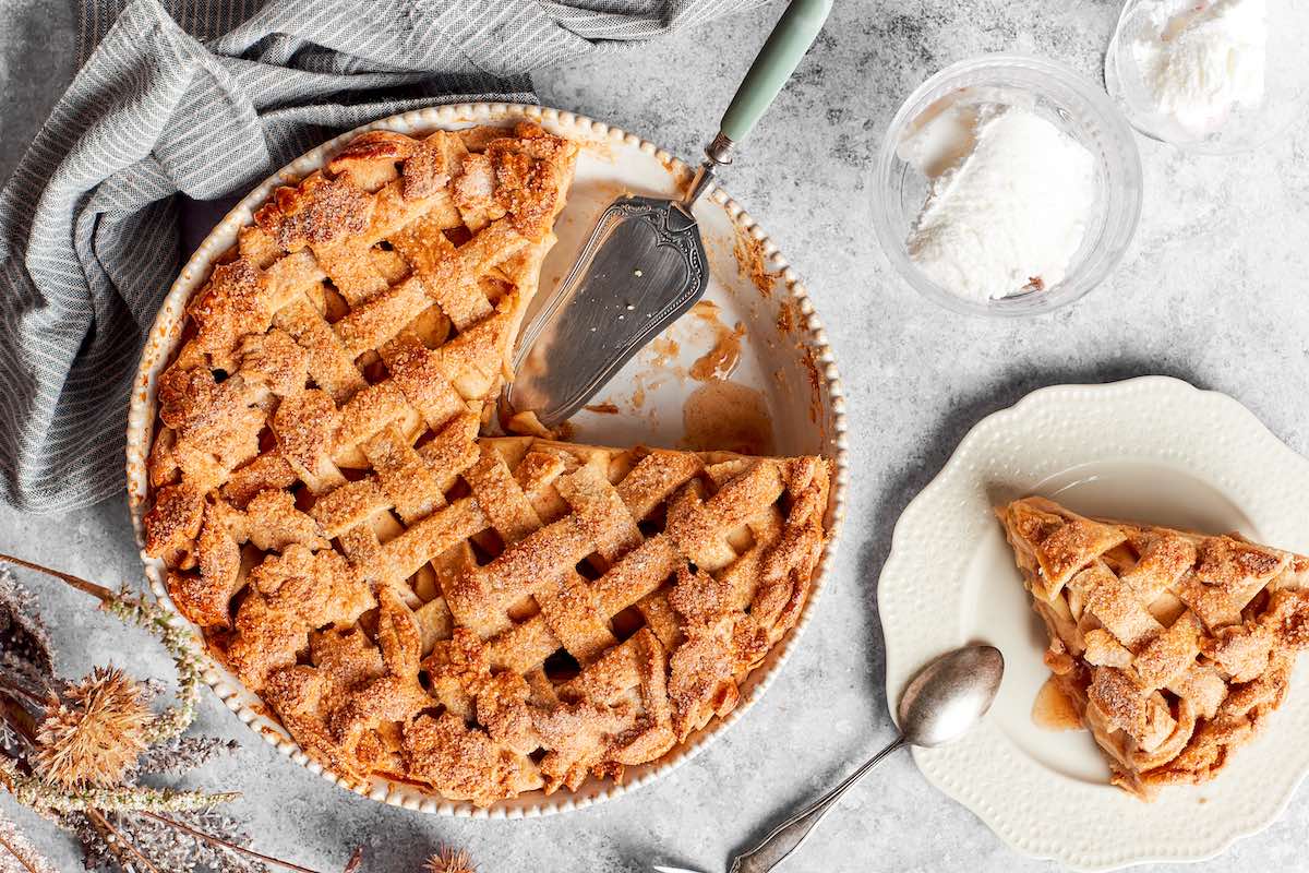 baked healthy apple pie.