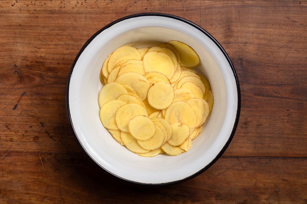 sliced potatoes in bowl.