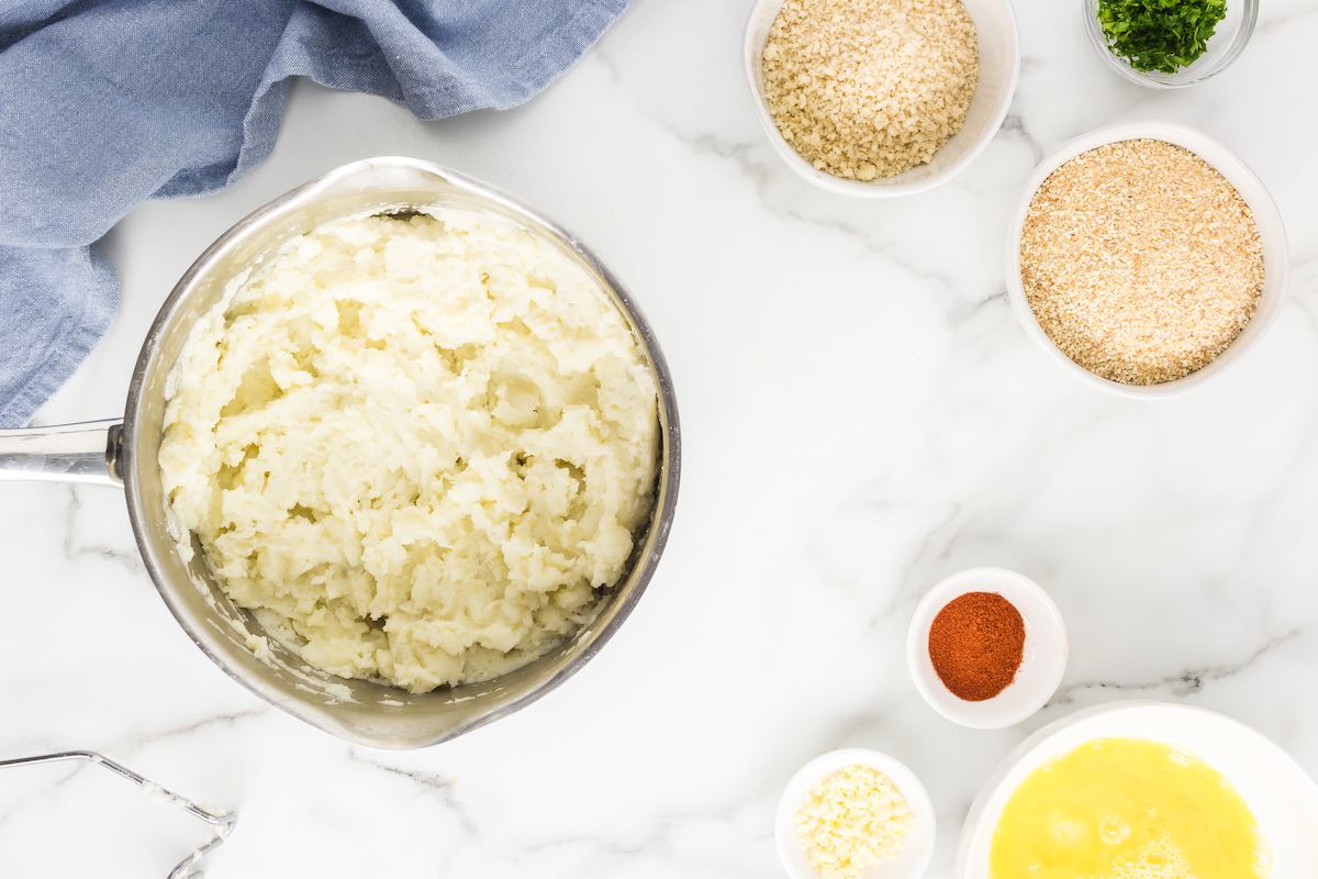 mashed potatoes in a pot.