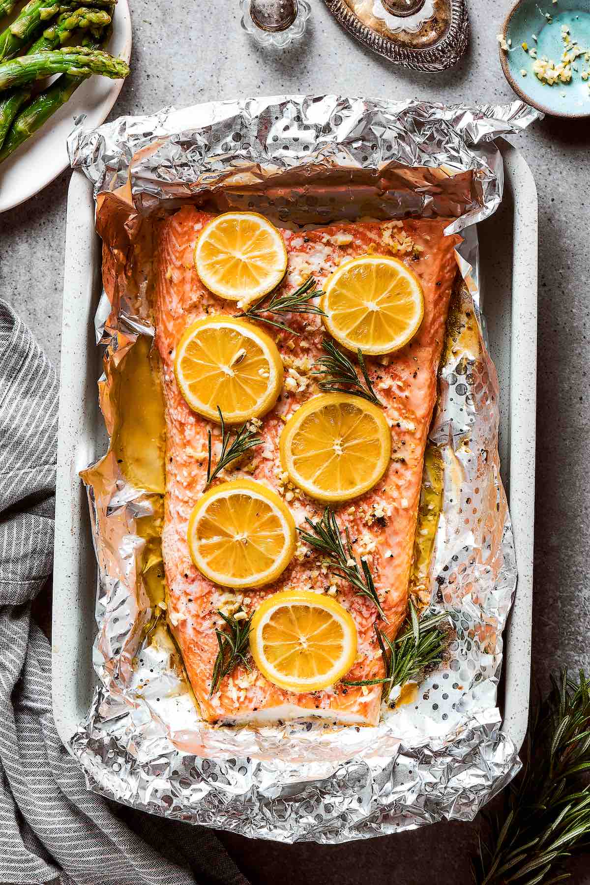 oven baked salmon in foil.