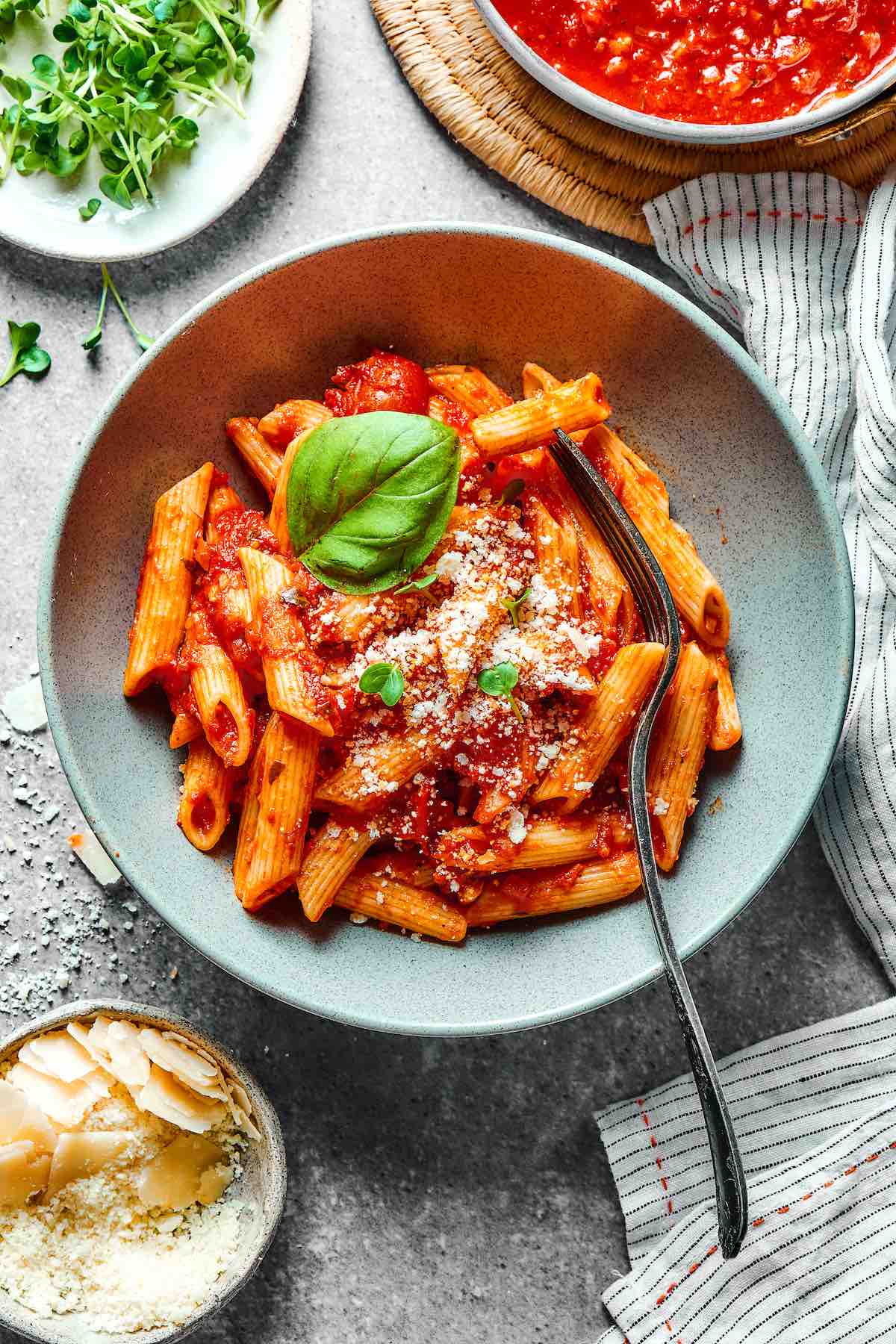 sugo tossed with pasta in a bowl.