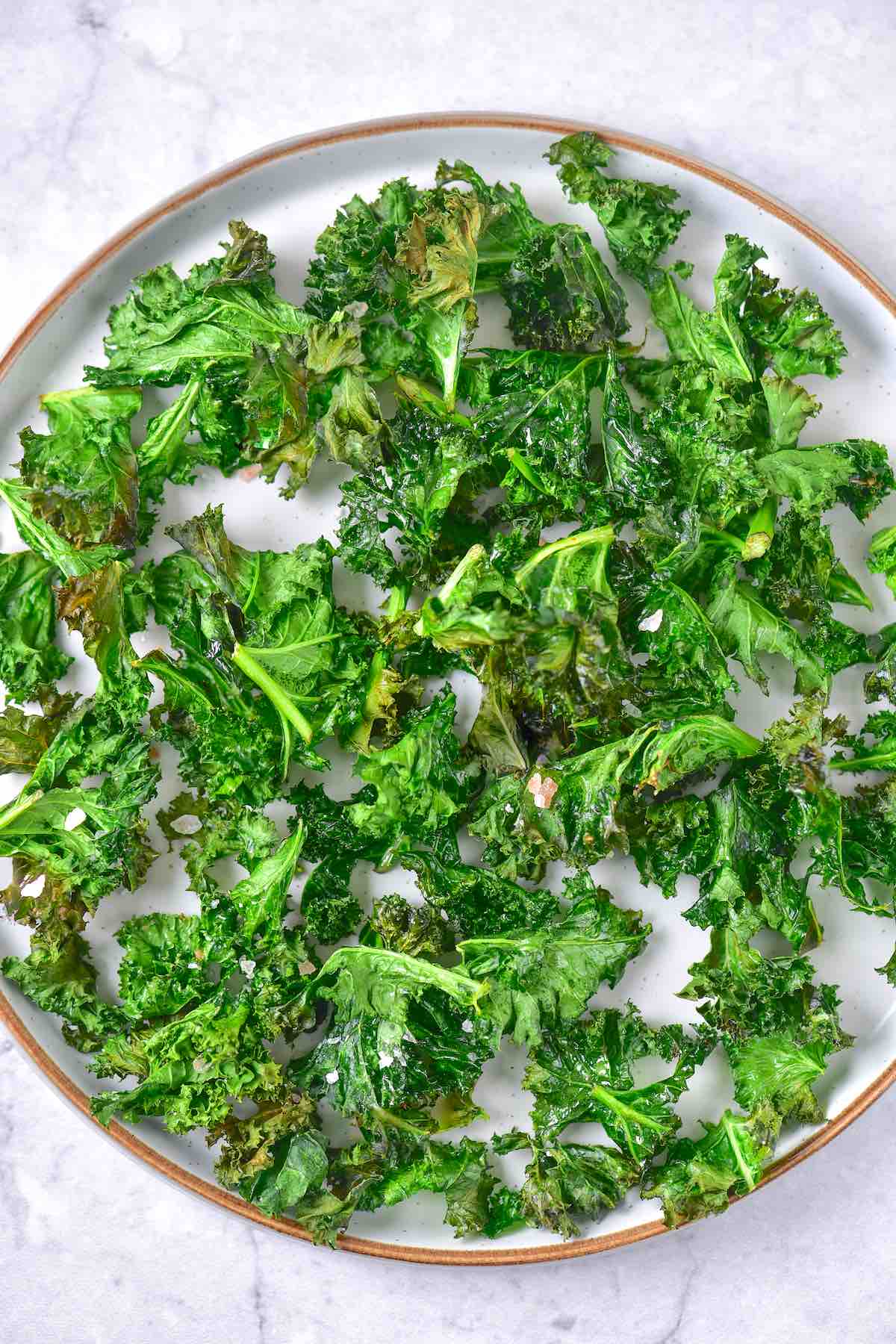 air fryer kale chips on a plate.