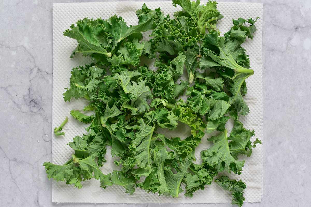 raw kale leaves on a paper towel.