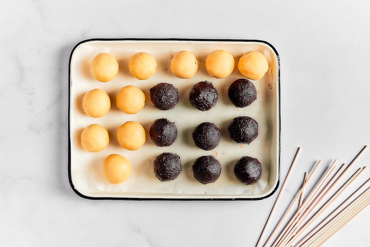 shaped balls of cake.