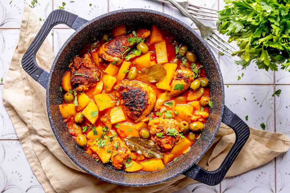 Latin chicken stew in pot.