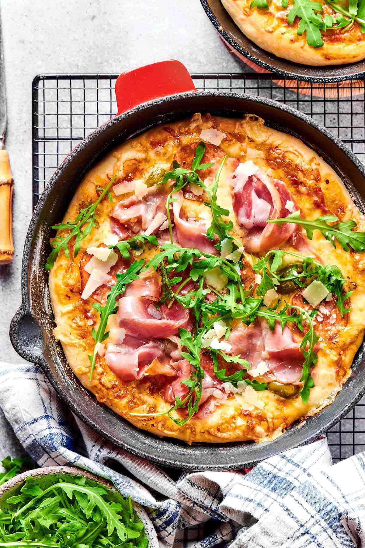 cast iron skillet pizza.