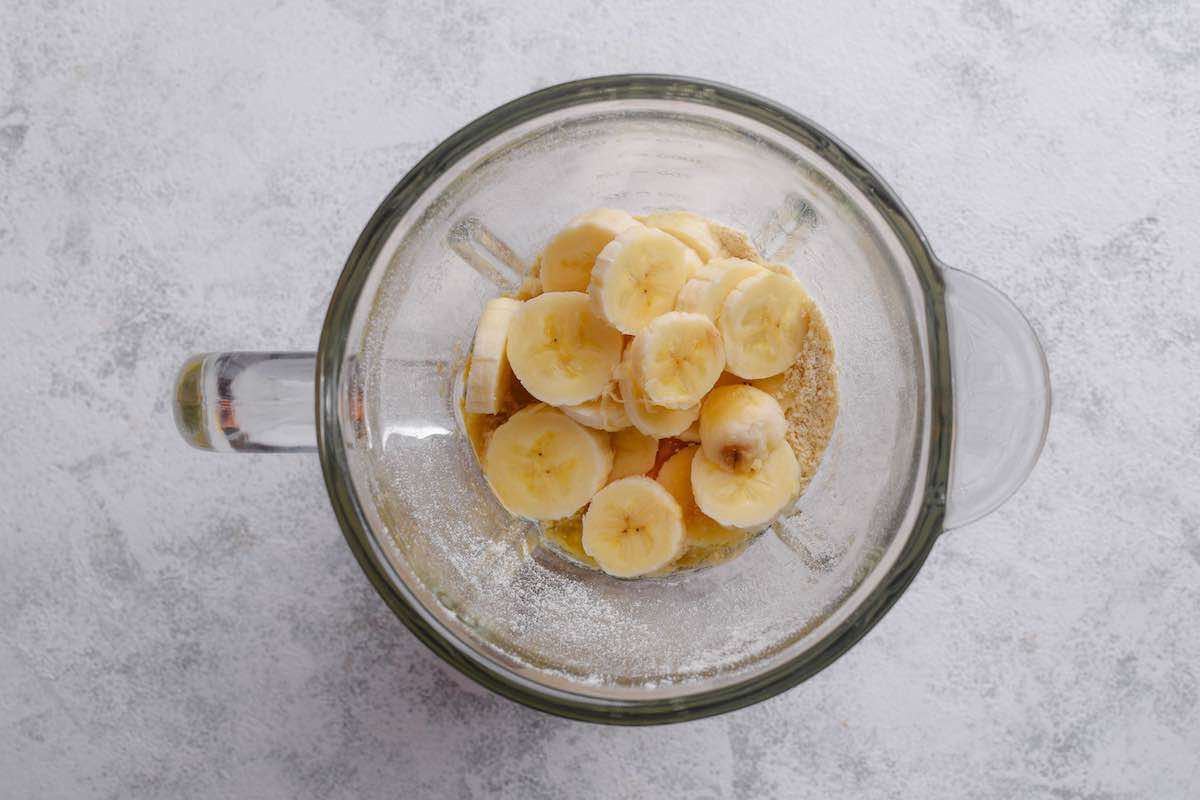 bananas, oats, protein powder, and milk in a blender.