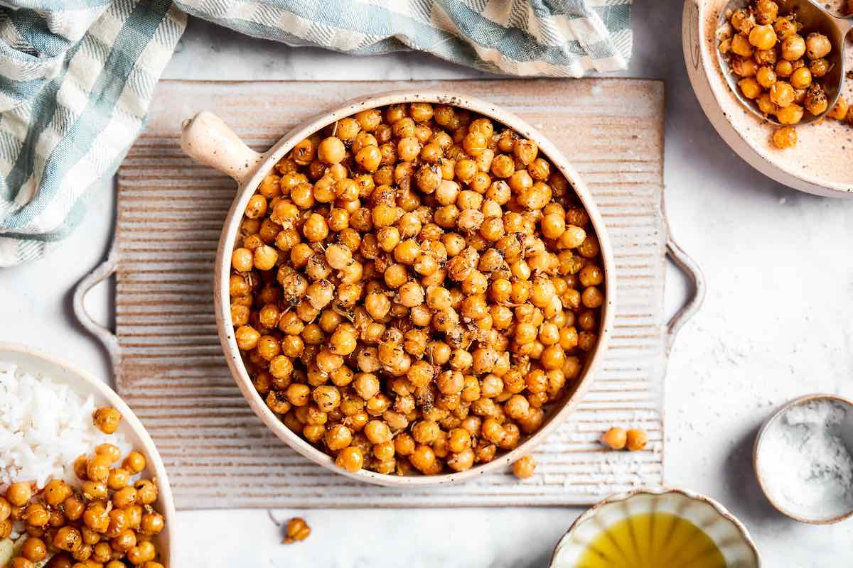 air fryer chickpeas in a bowl.