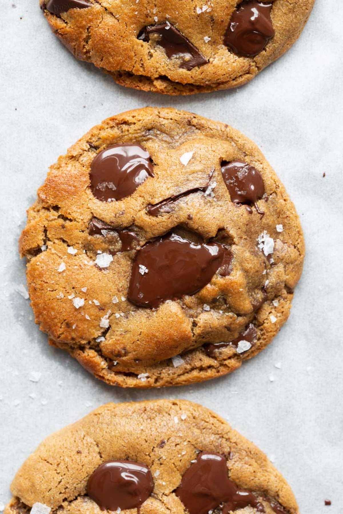 keto chocolate chip cookies.