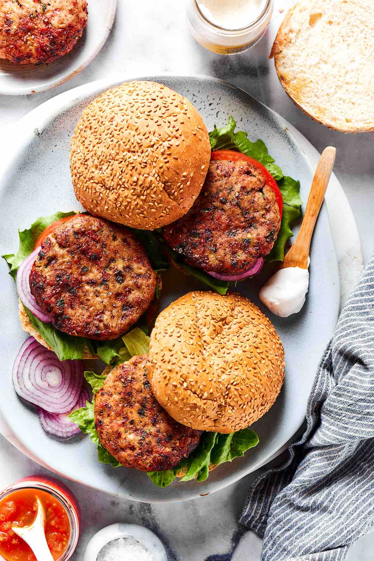 air fryer turkey burgers with buns.