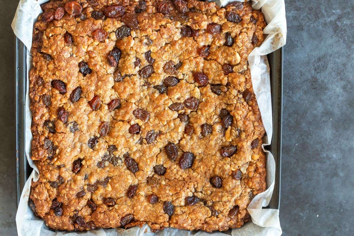 baked oatmeal raisin bars.