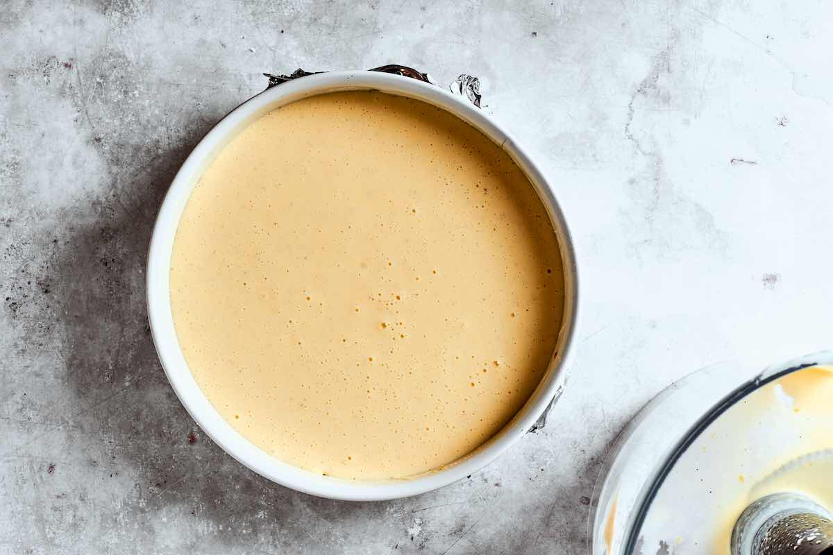 cottage cheese cheesecake mixture over crust.