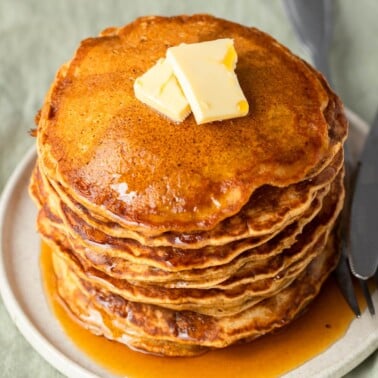 healthy pumpkin pancakes recipe.