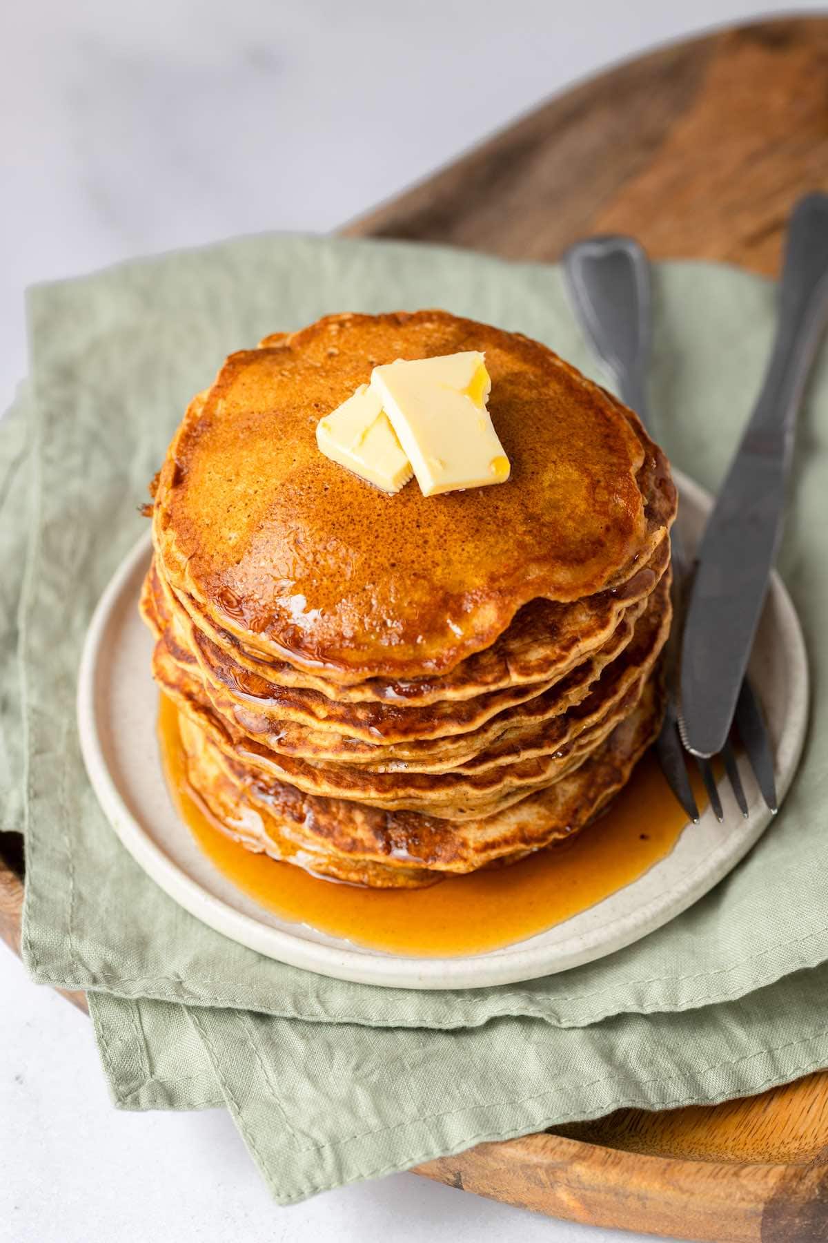 healthy pumpkin pancakes.