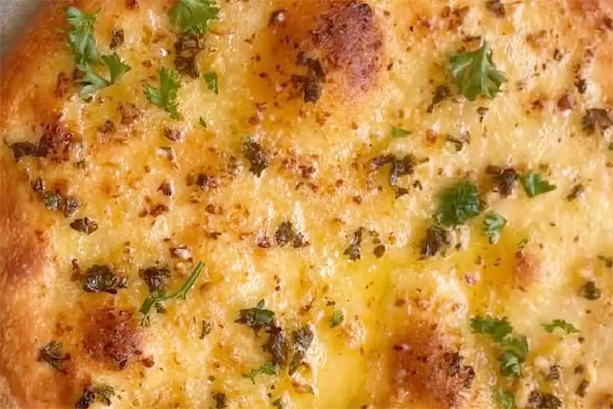 baked garlic pizza.