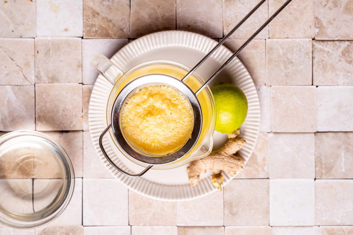 ginger juice mixture through a sieve.