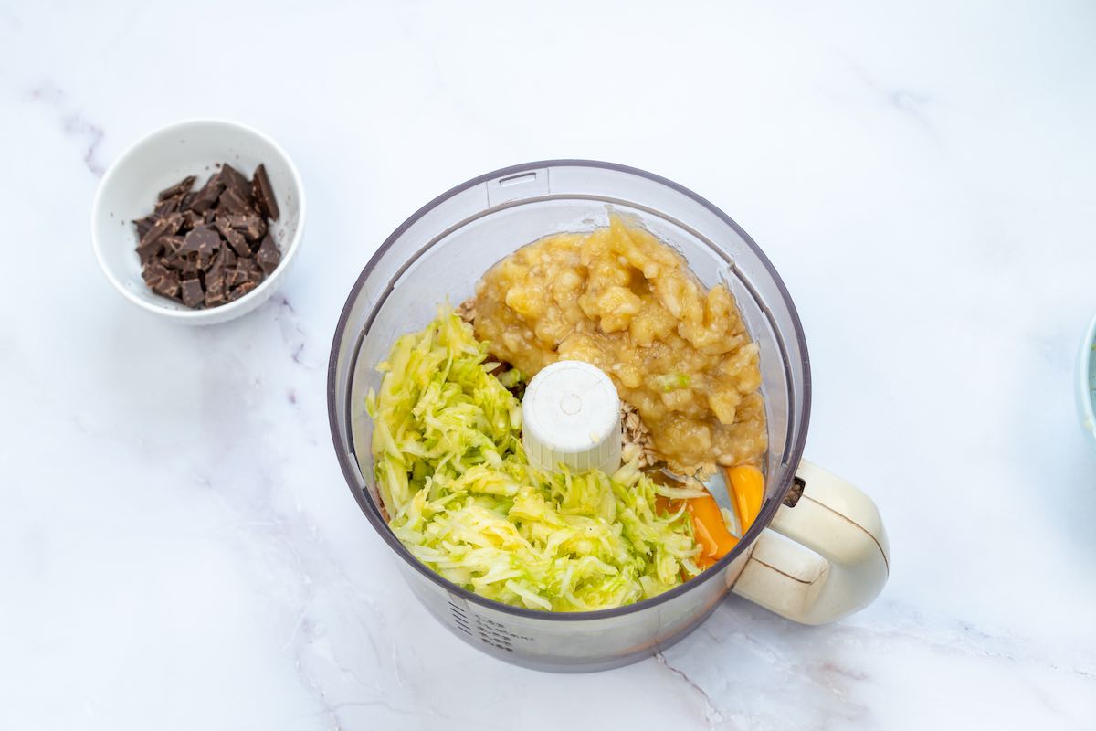 zucchini, banana, eggs, oats, and cocoa powder in a blender.
