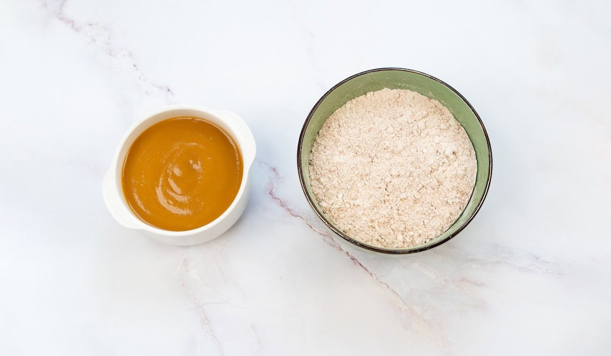 ingredients for pumpkin spice cake.