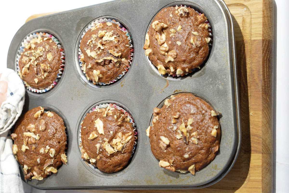 baked 2 ingredient pumpkin muffins.