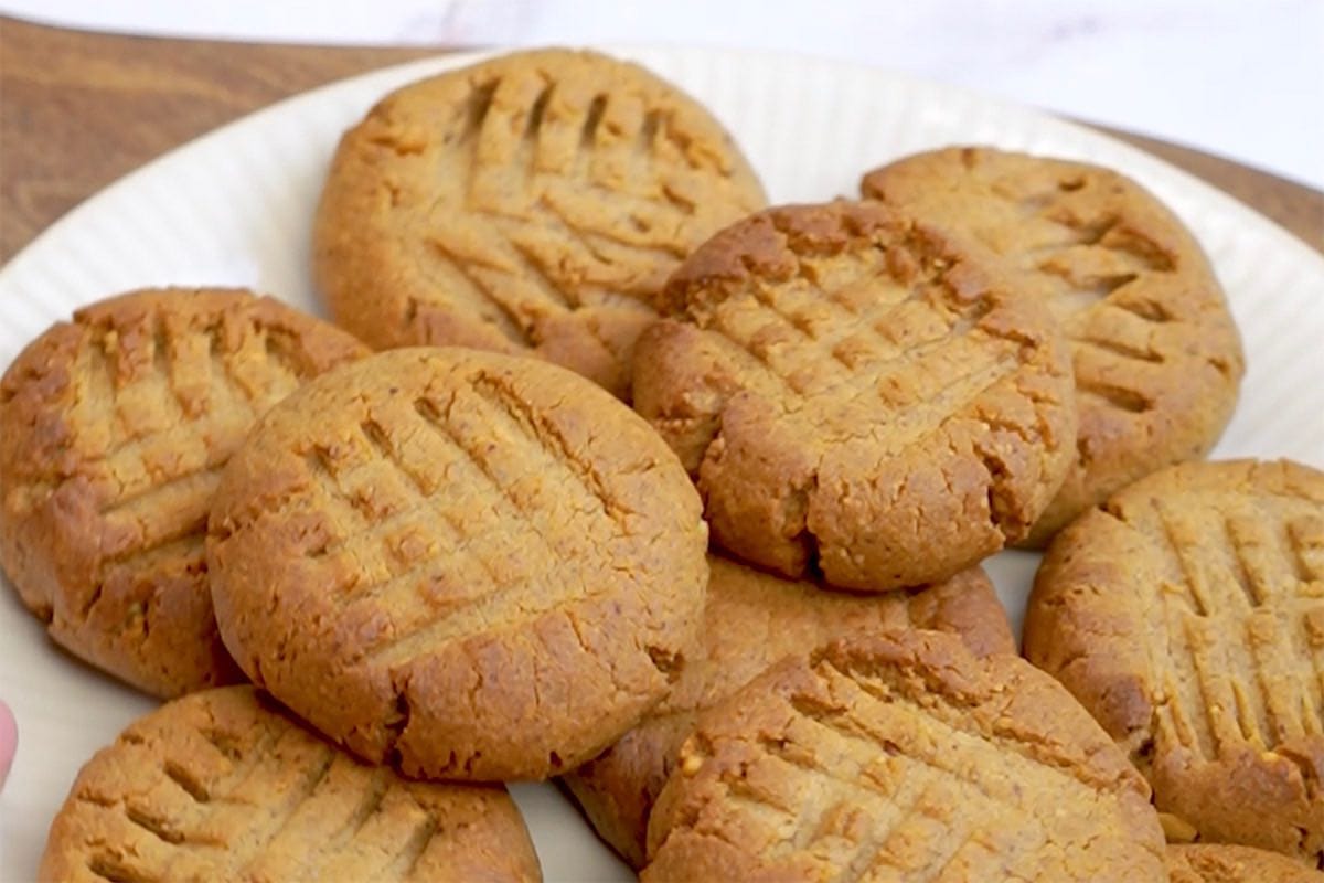 baked sugar free cookies.
