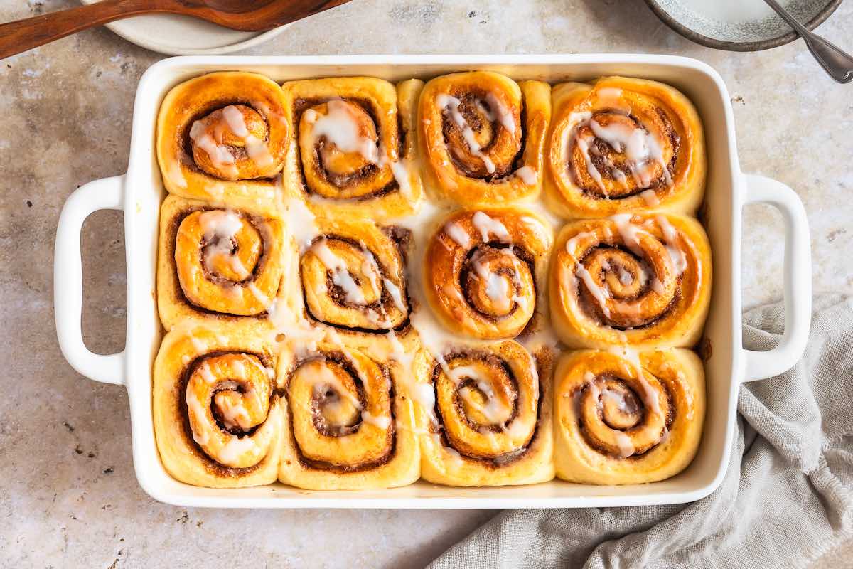 baked vegan cinnamon rolls.