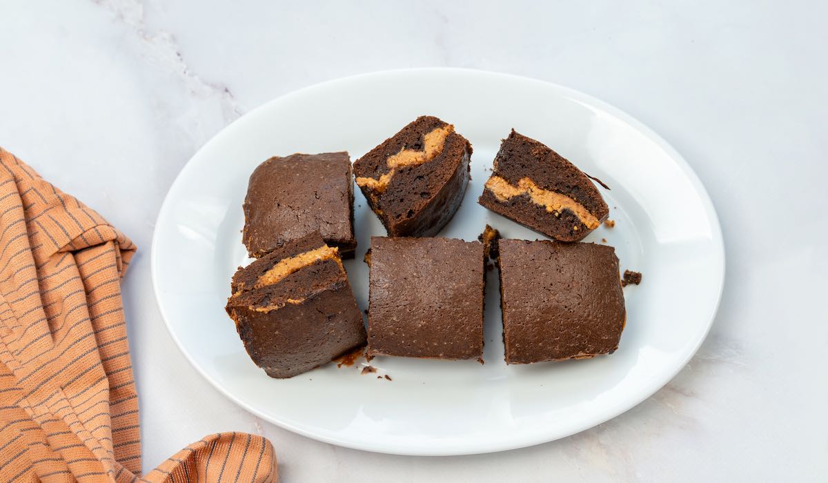 baked and sliced biscoff brownies.