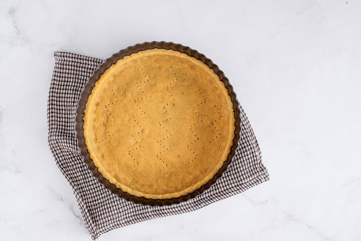 unbaked keto pie crust in pie dish.