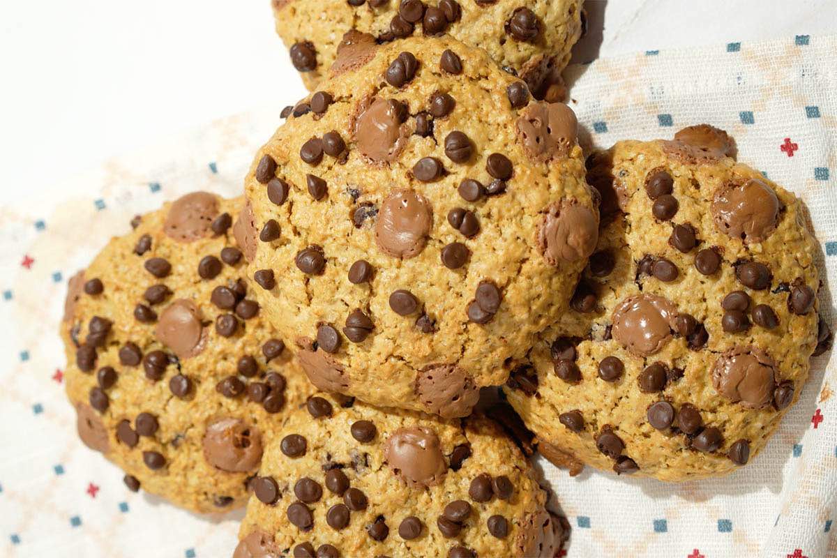 baked healthy oatmeal chocolate chip cookies.
