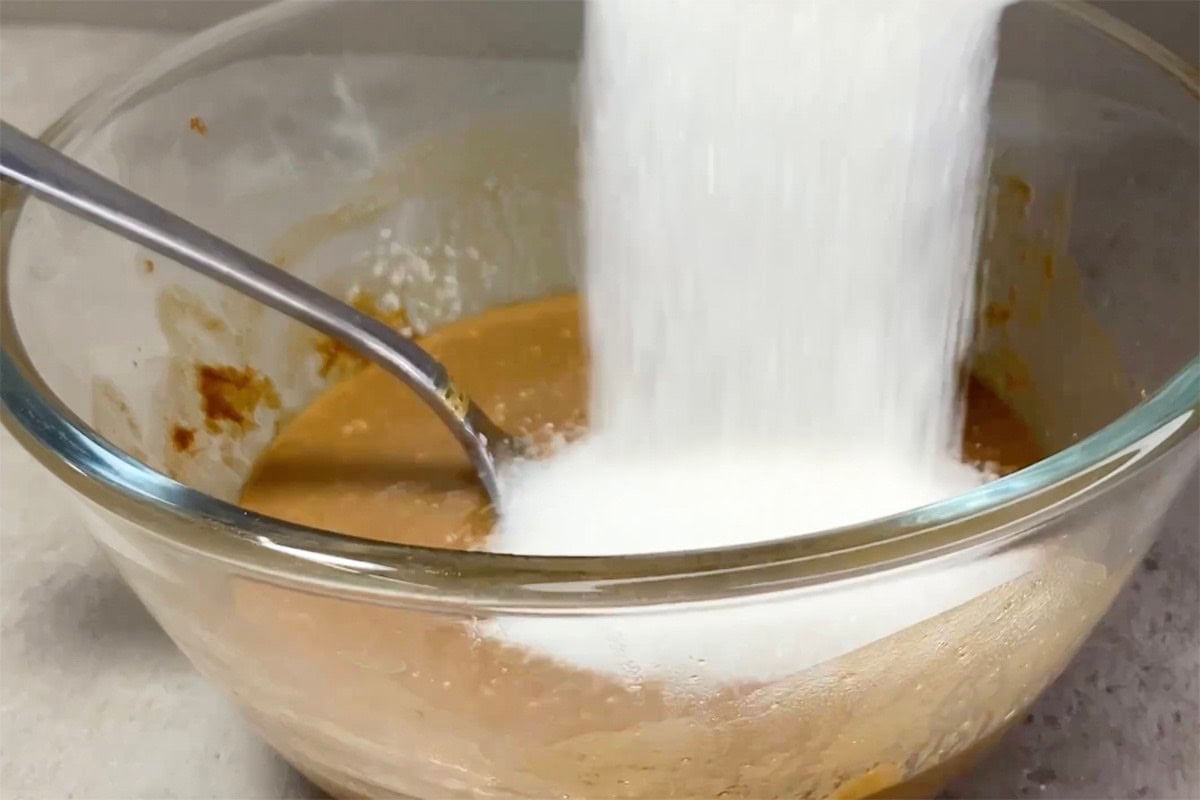 allulose added to brownie batter.