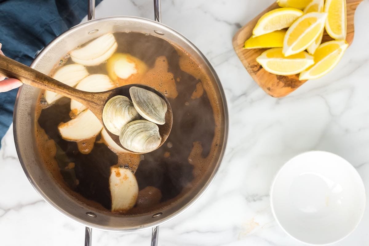 clams added to pot of boiling liquid.