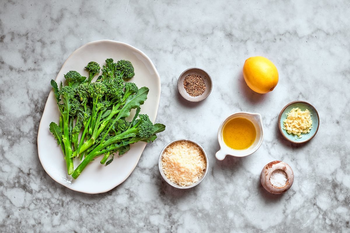 ingredients for air fryer broccolini.