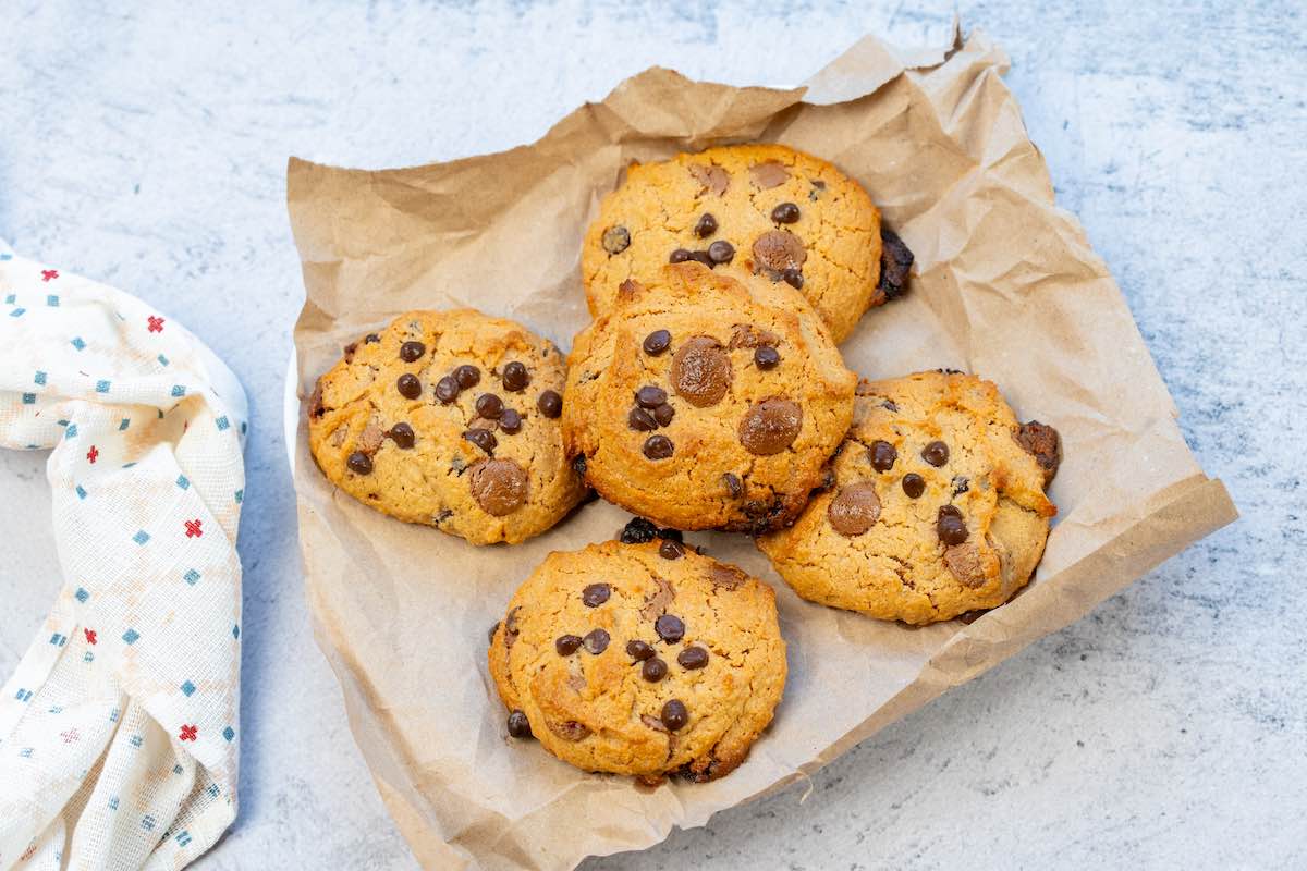 baked cashew butter cookies.